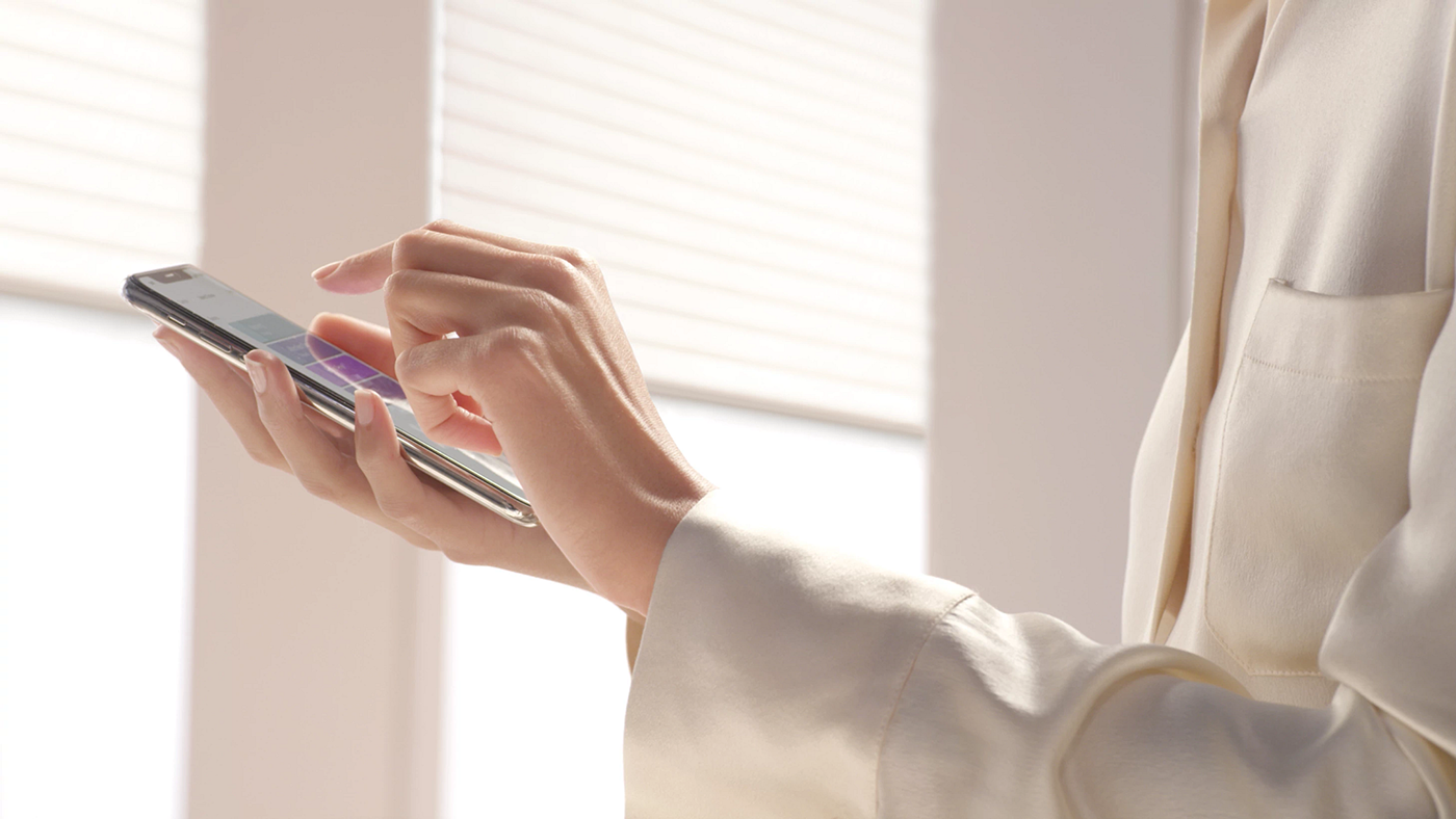 2021_SON_EE_PV_Detail PowerView app on smartphone adjusting automated window shades in smart home